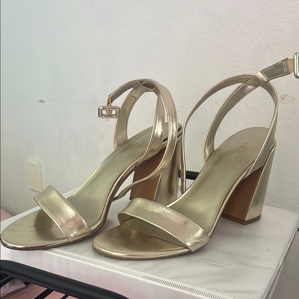 Nine West Gold Chunky Heels Ankle Strap Size 8 1/2